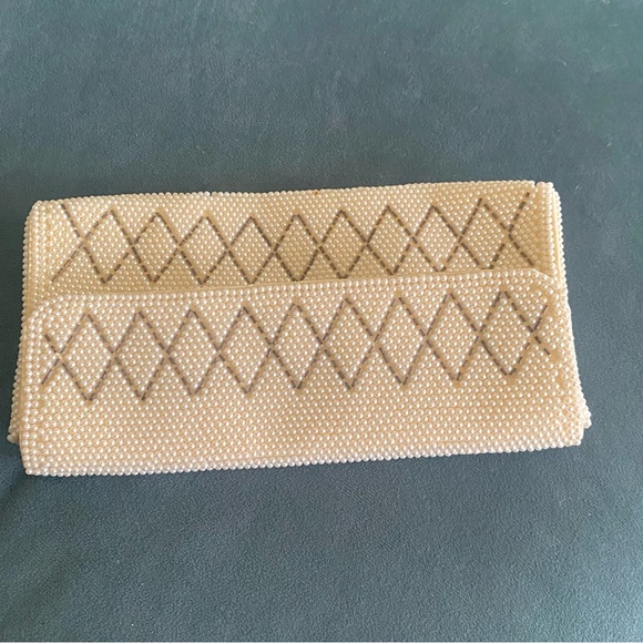Vintage Faux Pearl Clutch - Picture 7 of 16